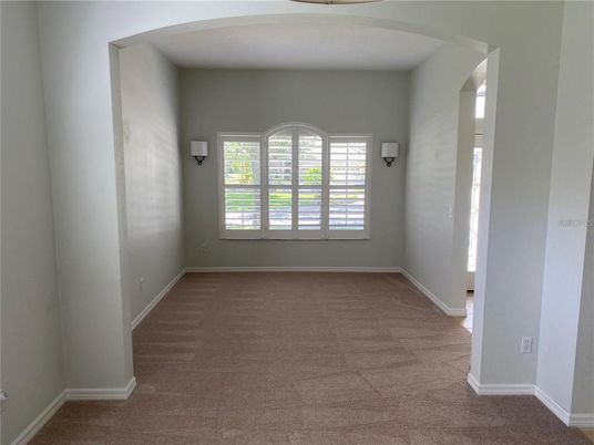Empty room, Interior