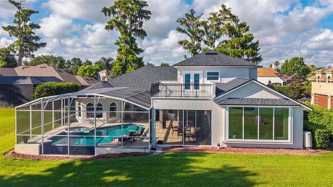 Backyard, Exterior, Facade, Pool, Modern