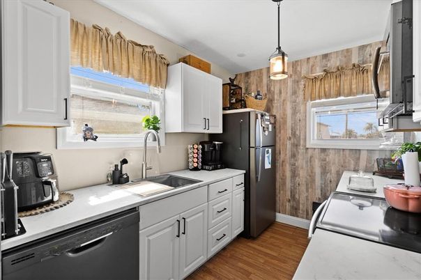 Interior, Kitchen, Pendant Lights, Wood Texture Flooring