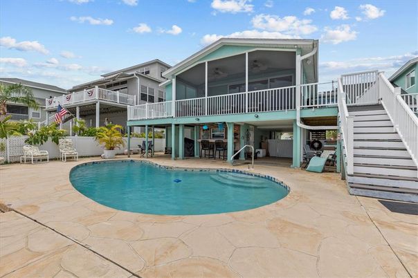 Exterior, Pool