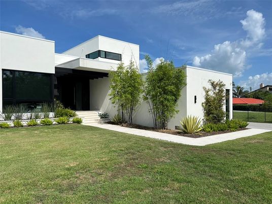 Backyard, Exterior, Facade, Modern