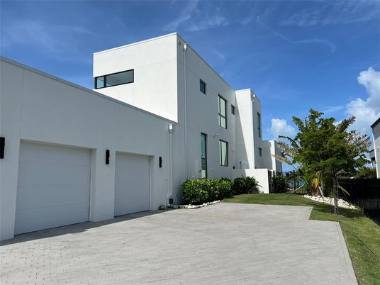 Attached, Exterior, Facade, Modern