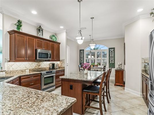Dining room, Interior, Kitchen, Pendant Lights, Recessed Lighting, Stainless Steel Appliances