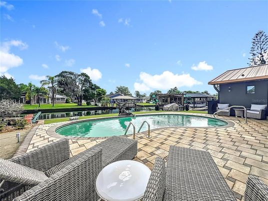 Exterior, Pool