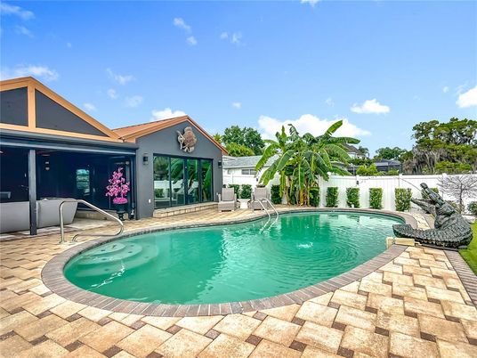 Exterior, Pool