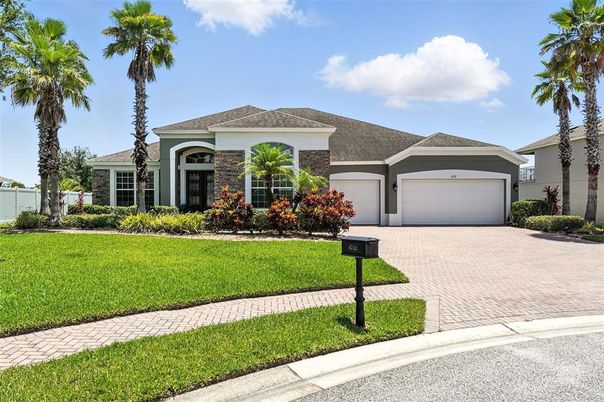 Attached, Exterior, Facade, Ranch