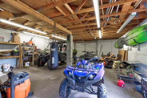 Garage, Interior, Wooden Beams