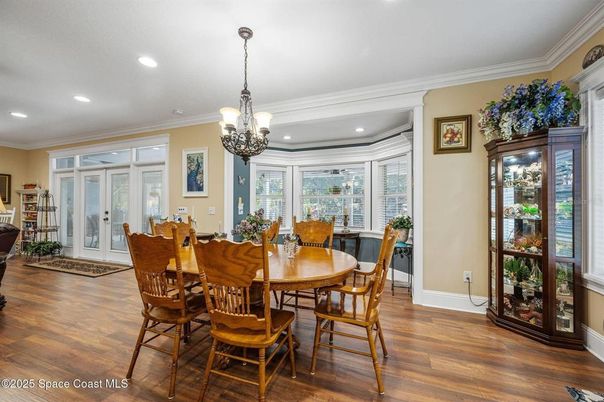 Chandelier, Dining room, Interior, Pendant Lights, Recessed Lighting, Wood Texture Flooring