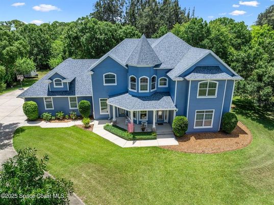 Backyard, Exterior, Facade, Queen Anne Victorian