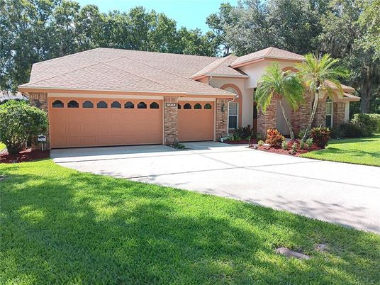 Attached, Exterior, Facade, Ranch