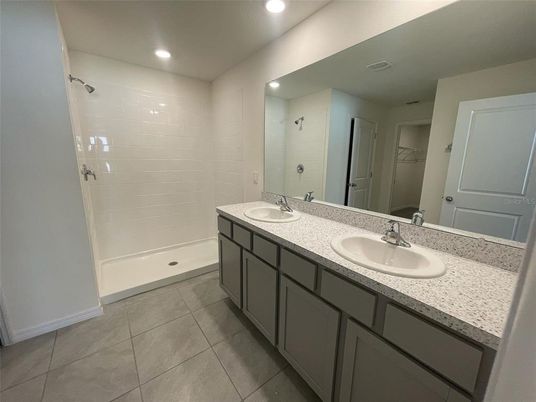Bathroom, Dual Sink Vanities, Interior, Recessed Lighting