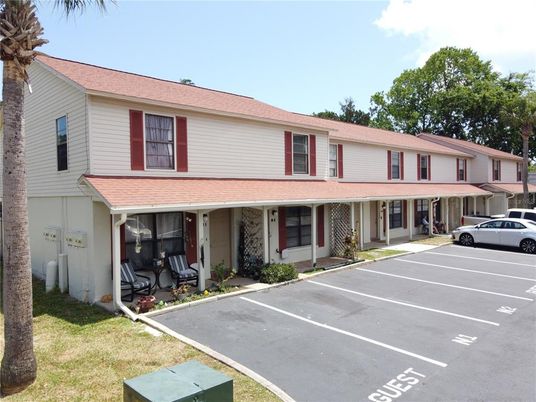Exterior, Facade, Raised Ranch