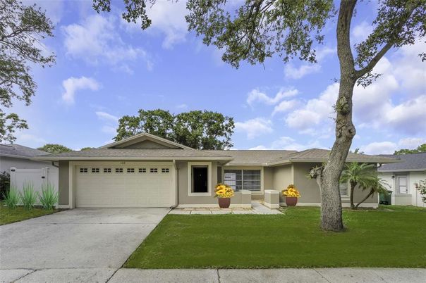 Attached, Exterior, Facade, Ranch