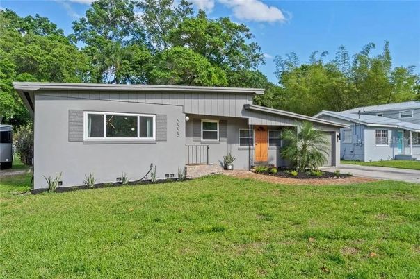 Backyard, Exterior, Facade, Ranch