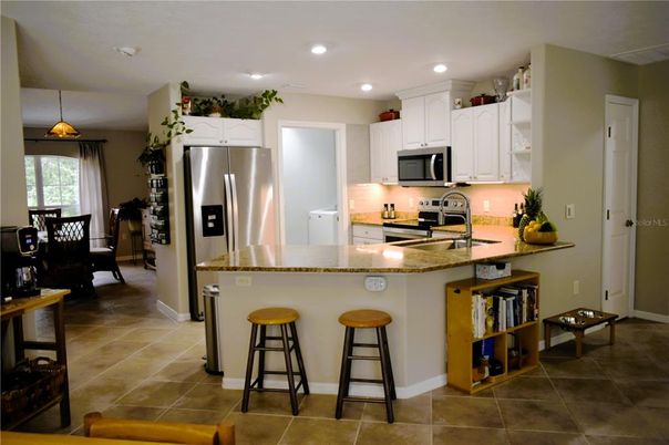 Dining room, Interior, Kitchen, Pendant Lights, Recessed Lighting, Stainless Steel Appliances