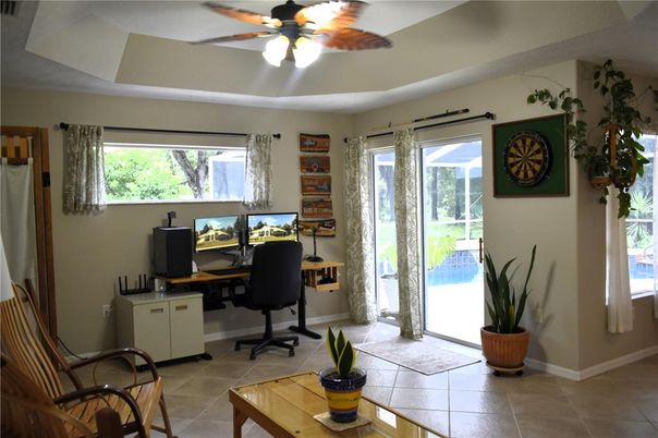 Home Office, Interior