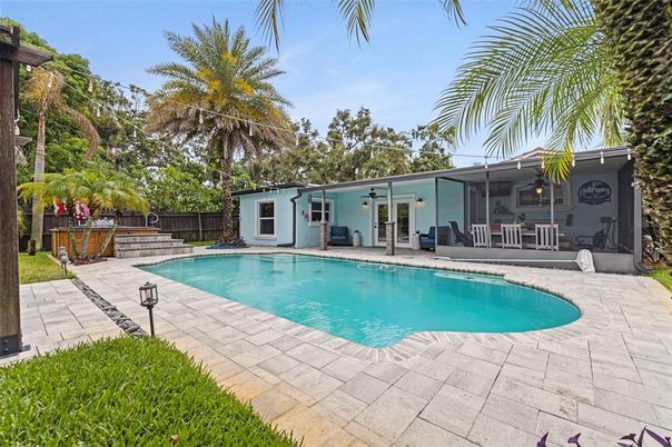 Exterior, Pool