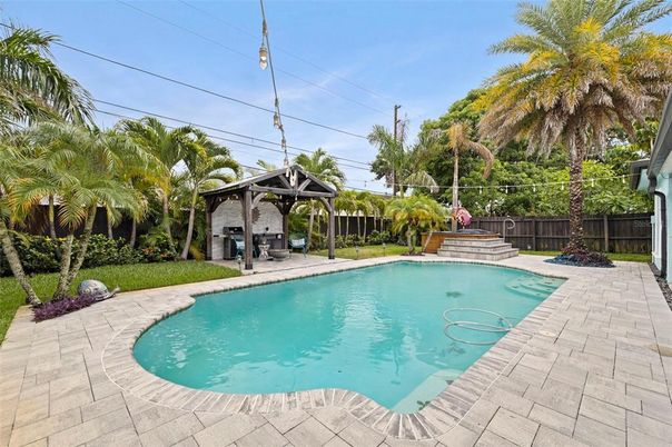 Exterior, Pool