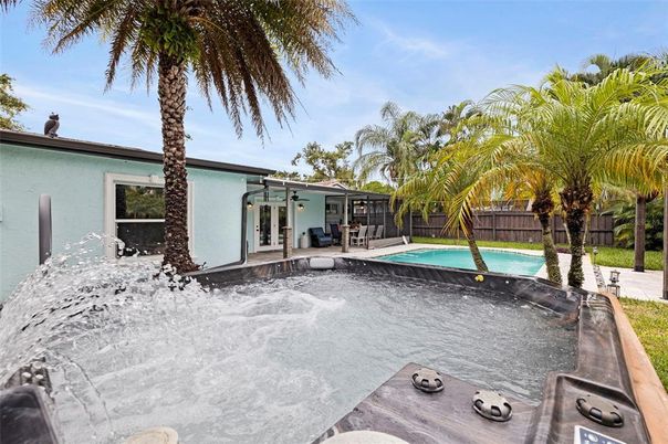 Exterior, Hot Tub, Pool