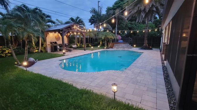 Exterior, Pool