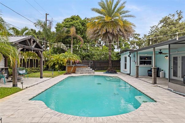 Exterior, Pool