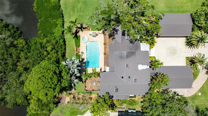 Exterior, Drone