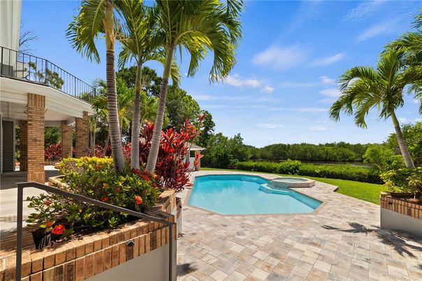 Exterior, Pool