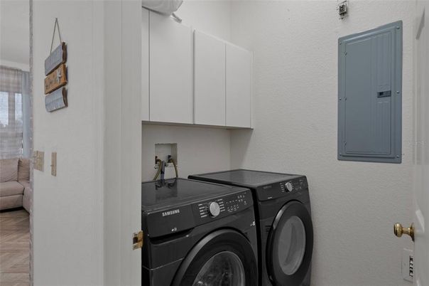 Interior, Washer, Wood Texture Flooring