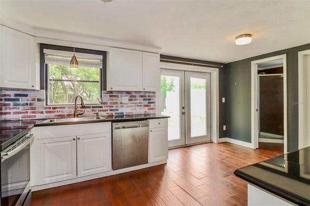Interior, Kitchen, Pendant Lights, Wood Texture Flooring
