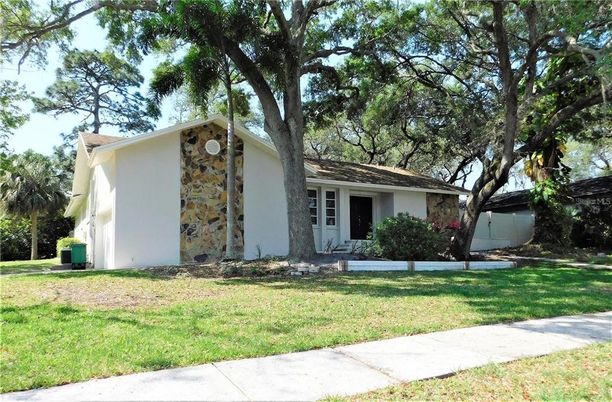 Exterior, Facade, Ranch
