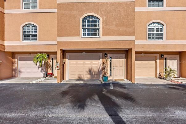 Attached, Exterior, Facade, Rowhouse