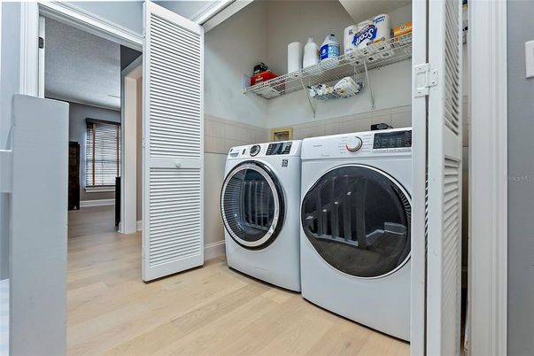 Interior, Utility Closets, Washer, Wood Texture Flooring