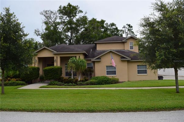 Backyard, Exterior, Facade, Ranch