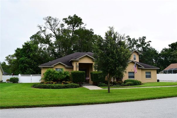 Backyard, Exterior, Facade, Ranch