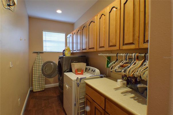 Interior, Recessed Lighting, Washer, Wood Texture Flooring