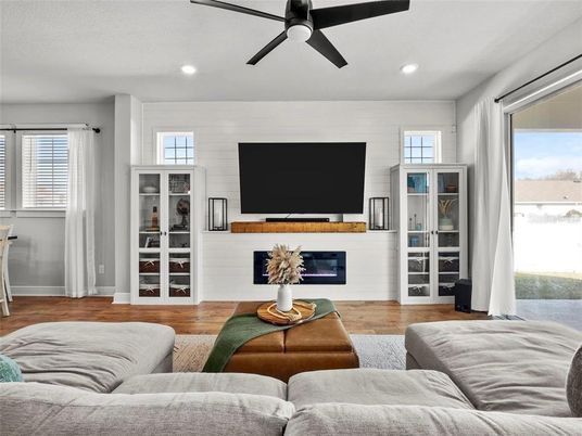Interior, Living room, Recessed Lighting, Wood Texture Flooring