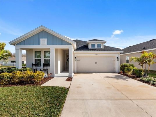 Attached, Exterior, Facade, American Craftsman