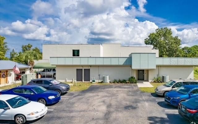 Exterior, Facade, Modern
