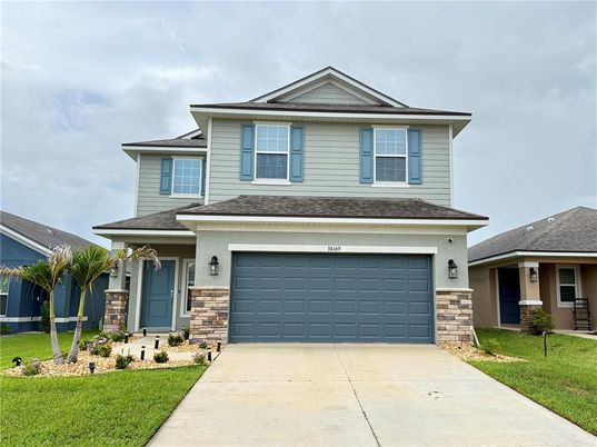 Attached, Exterior, Facade, American Craftsman