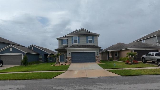 Attached, Exterior, Facade, American Craftsman