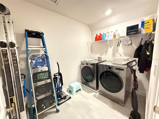 Interior, Recessed Lighting, Washer, Wood Texture Flooring