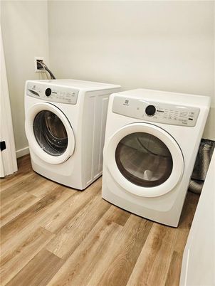 Interior, Washer, Wood Texture Flooring