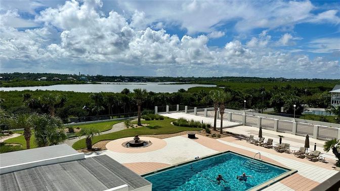 Exterior, Pool, Water