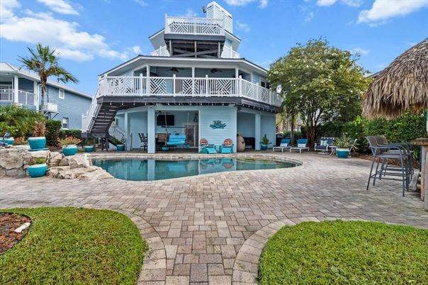 Exterior, Pool