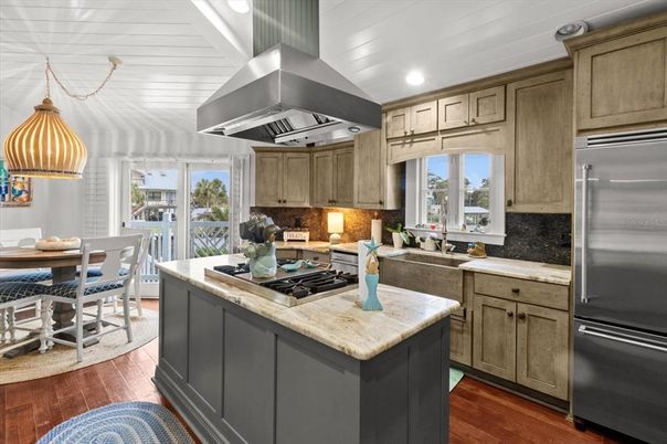 Dining room, Interior, Kitchen, Pendant Lights, Recessed Lighting, Stainless Steel Appliances, Wood Texture Flooring