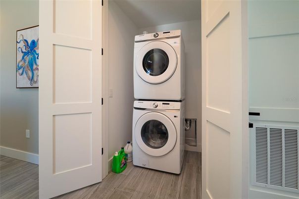 Interior, Utility Closets, Washer, Wood Texture Flooring