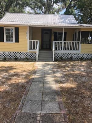 Exterior, Facade, Ranch