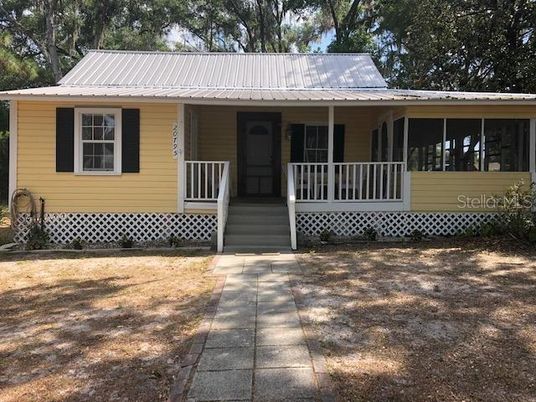 Exterior, Facade, Ranch