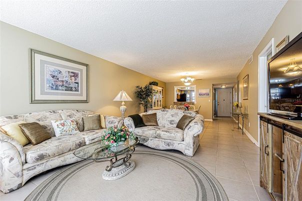 Chandelier, Dining room, Interior, Living room