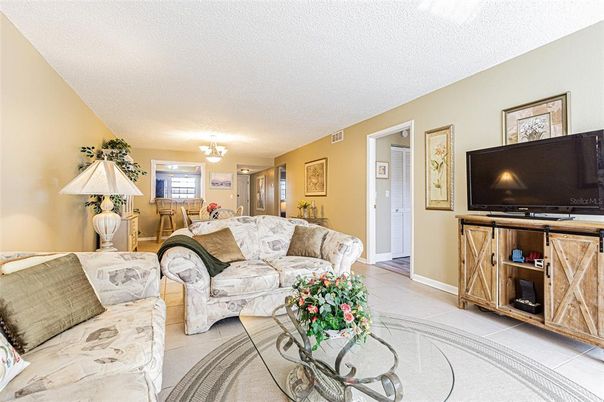Chandelier, Dining room, Interior, Living room